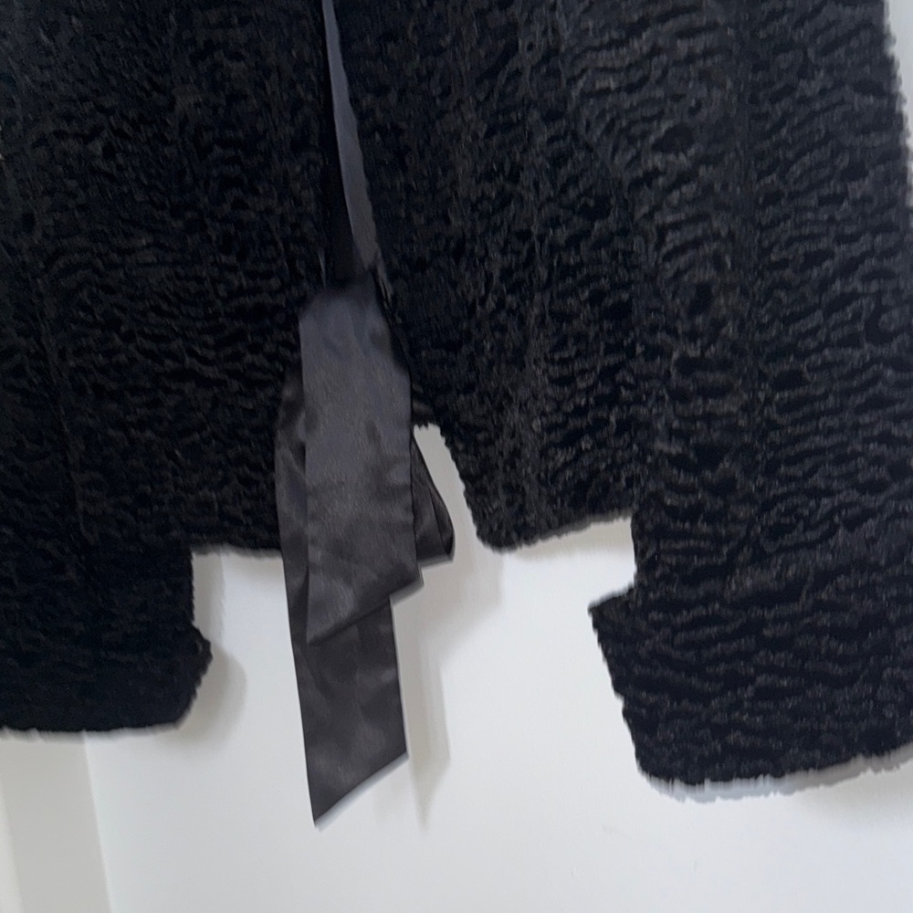Chic Black Textured Teddy Jacket - Picture 5 of 10